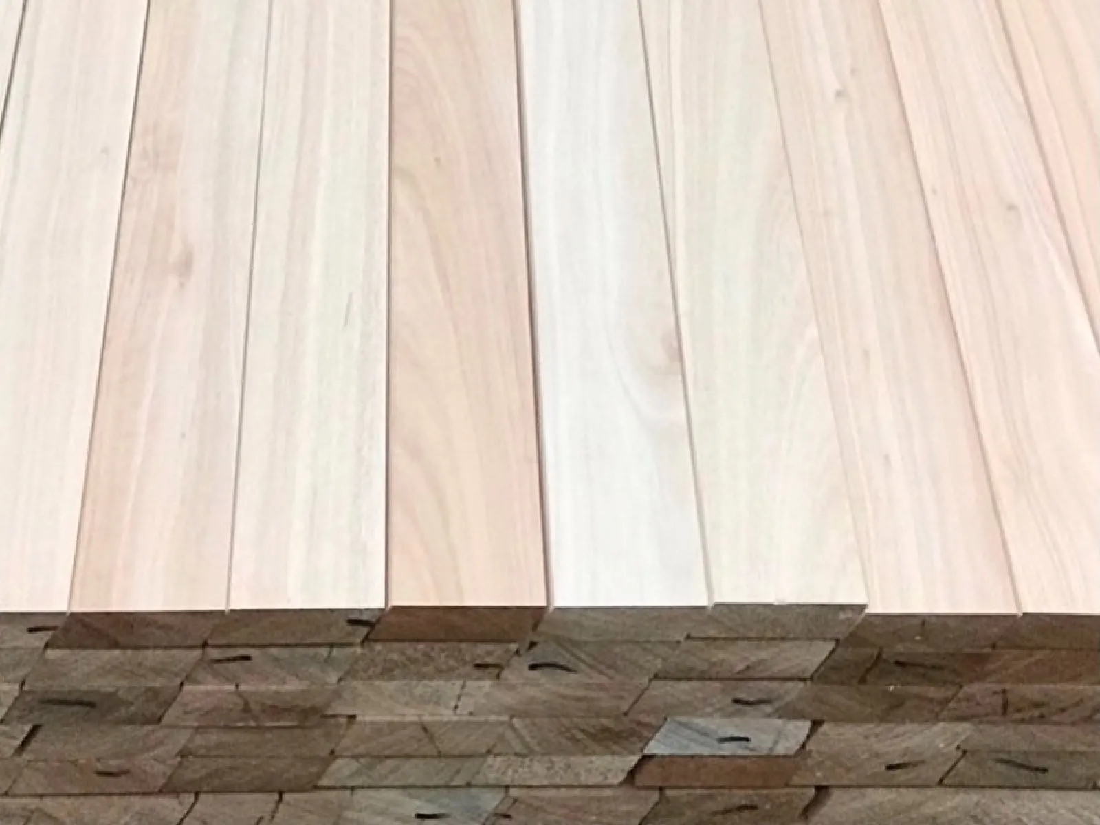 Скошенный Планкен из кедра 20х120 мм сорт C